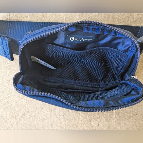 Lululemon Everywhere Belt Bag 1L EUC - Picture 3 of 4